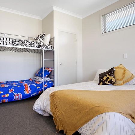 Sky Blue Retreat - Waihi Beach Holiday Home Экстерьер фото