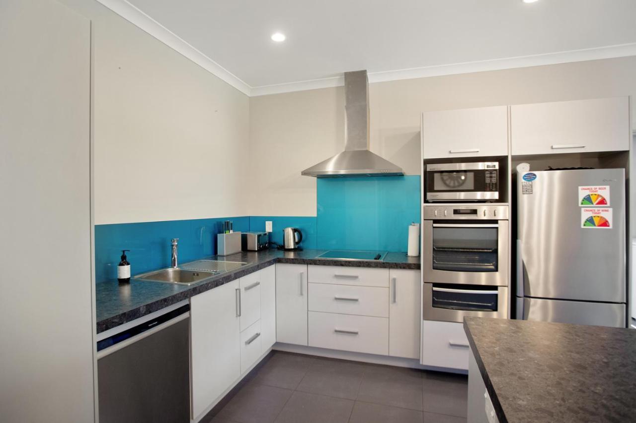 Sky Blue Retreat - Waihi Beach Holiday Home Экстерьер фото