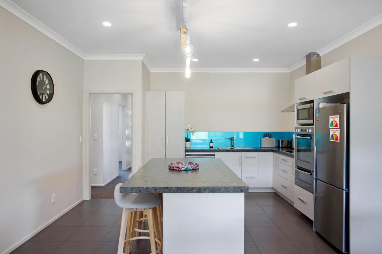 Sky Blue Retreat - Waihi Beach Holiday Home Экстерьер фото