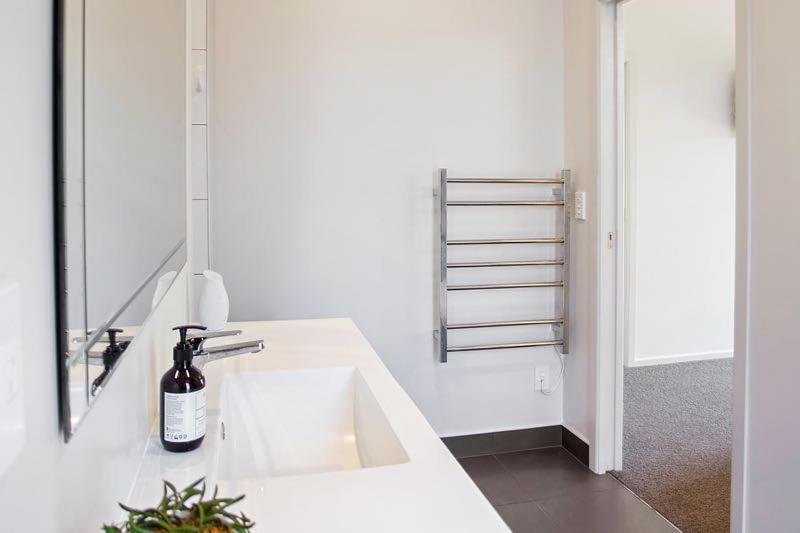Sky Blue Retreat - Waihi Beach Holiday Home Экстерьер фото
