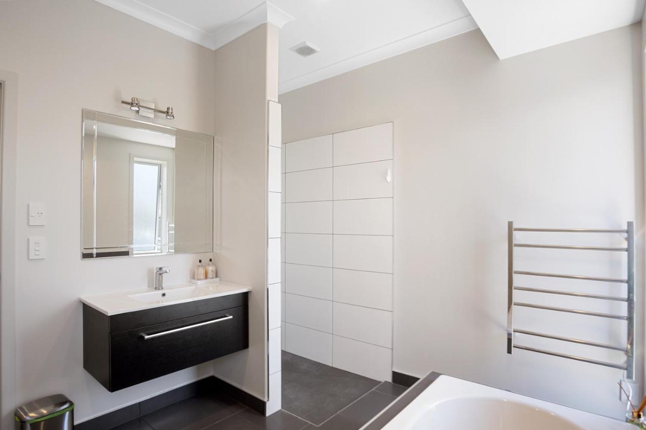 Sky Blue Retreat - Waihi Beach Holiday Home Экстерьер фото