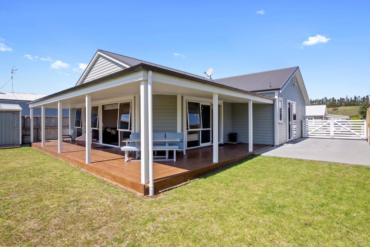 Sky Blue Retreat - Waihi Beach Holiday Home Экстерьер фото