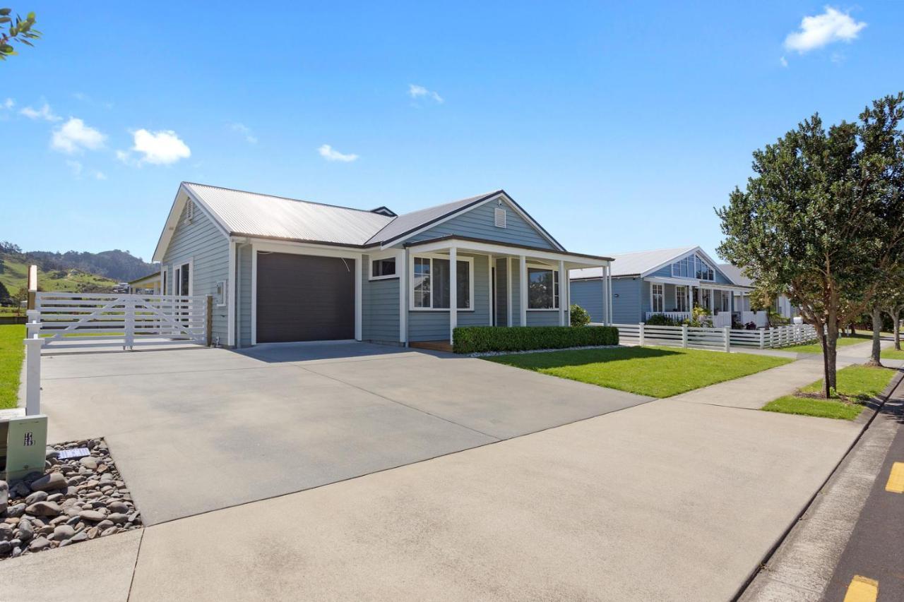 Sky Blue Retreat - Waihi Beach Holiday Home Экстерьер фото