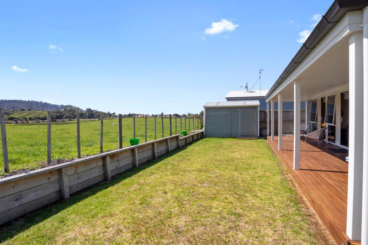 Sky Blue Retreat - Waihi Beach Holiday Home Экстерьер фото